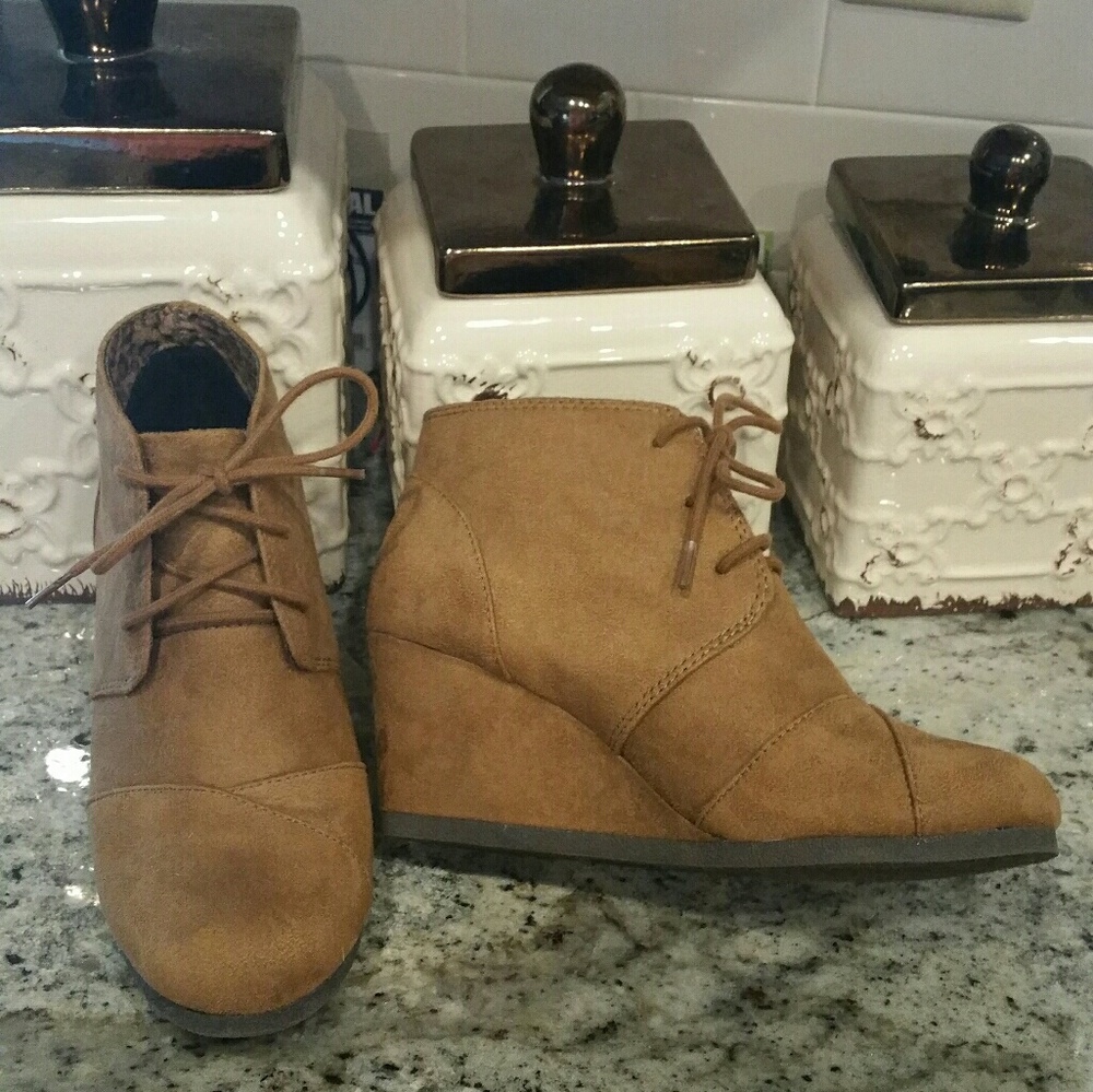 Suede wedges